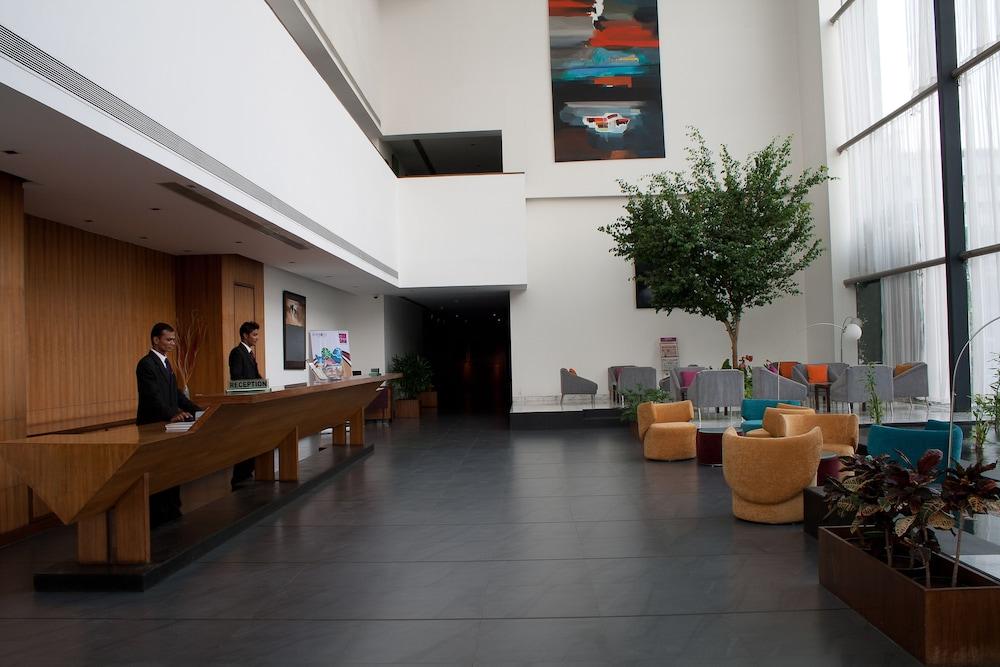 Hotel Parc Estique Пюн Екстериор снимка